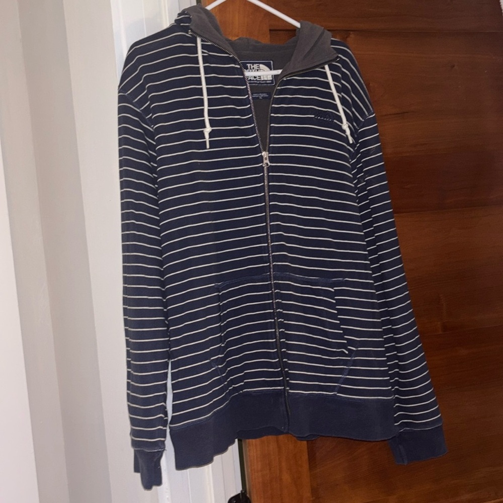 XL Men’s north face hoodie